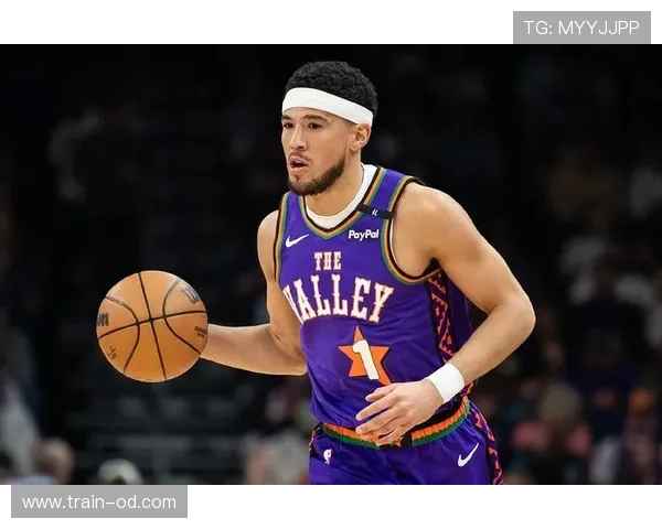 德文·布克提升无球跑动效率拉开队内得分差距