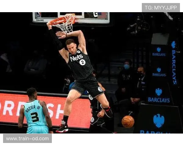 巴恩斯靠高效挡拆制造错位，提升球队关键时刻进攻效率